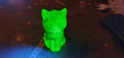 Uránüveg macska vitrintárgy