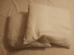 2 Pillowcases filled with synthetic fibers