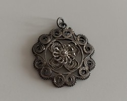 Antique fine filigree silver 3 cm x 2.5 cm daisy flower openwork pendant
