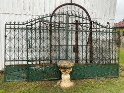 Three-leaf wrought iron gate 4 plus 1-meter.