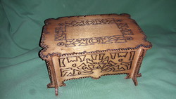 Old wood burnished technique patterned jewelry holder decorative box 20 x 13 x 10 cm as shown in the pictures