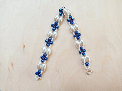 Blue and white pearl bracelet