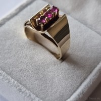 Gyönyörű arany gyűrű