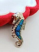 Silver seahorse pendant