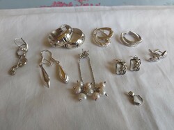 8 A pair of silver earrings