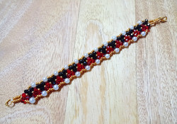 Elegant pearl bracelet