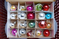 Pine decoration retro Christmas box - inside it is a spherical glass Christmas tree decoration, also with a reflector, 20 pieces together