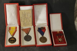 Szoc-reál kitüntetések dobozában 953