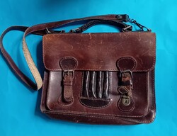 Original leather bag with pen compartment on the front, but can also hold cartridges