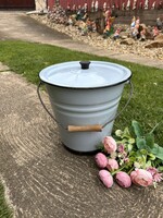 Enameled water bucket in beautiful condition with a lid, an heirloom from a village farmer