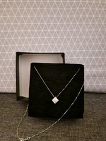 18 Kt white gold necklace - with 0.25 ct diamond pendant