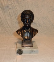 Bust of J. Strauss.