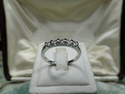 White gold row ring with 5 diamonds