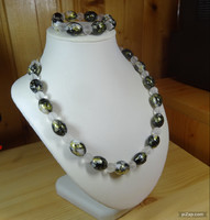 Very nice jewelry set made of marble pearls and matte crystal pearls.