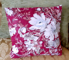 Beautiful new decorative pillow in a pair..