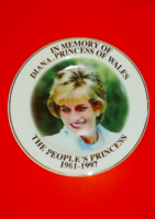 Diana walesi hercegné emlékére kiadott porcelán dísztányér
