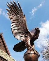 Turul madár bronz szobor
