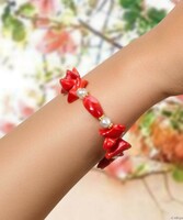 Bracelet made of quality red white marbled acrylic beads and special flattened glass beads