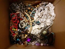 About 1.5 Kg of mixed jewelry for creative purposes