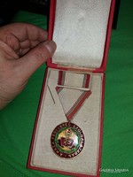 With a box of medals for the 25 years of armed service at home, according to the pictures
