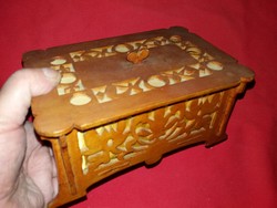 Old legged lid openwork pattern folk artist lined carved wooden box 20 x 10 x 12 cm as shown in the pictures