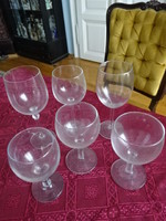 Six stemmed wine glasses, not identical, height 13.5 - 19 cm. He has!