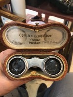 Binoculars, in their original case, in working condition, excellent for collectors.