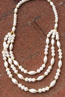 Three-row pearl necklaces