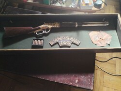 Winchester Model 1886 -fából faragott.