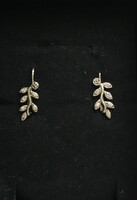 Special antique leaf pattern silver earrings with small stones