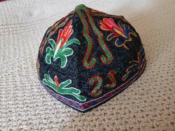 Embroidered men's hat, headgear