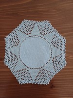 Octagonal spreader with crochet border
