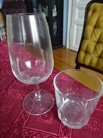 Two wine glasses, not identical, the height of the stem is 15.5 cm. He has!