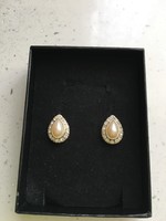 Beautiful, silver, pearl earrings are a rarity