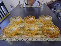 6 amber colored bowls.