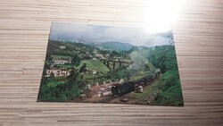 India- Nilgiris kerületében vasúti út.