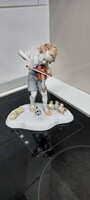 Német hegedüllő fiú porcelán szobor