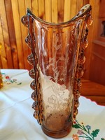 Lazac színű, bütykös üveg váza 29.5 cm magas