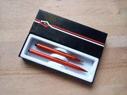 Vintage metal marked rare fountain pens in a set