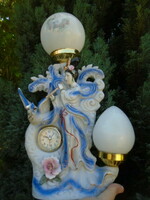 Porcelán asztali éjjeli lámpatest két égős plusz működő óra (elem nélkül) 44 cm magas