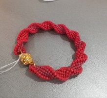 Red twisted pattern bracelet