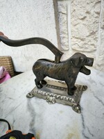 Antik jelzett öntöttvas kutya szobor diótörő mogyoró , Kühne Mester jelzés!