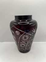 Üveg váza, bordó, nehéz, 18 x 13 cm-es nagyságú. 5303
