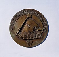 Olcsai Kiss Zoltán (1895-1981): Világ proletárjai egyesüljetek, 50 év feliratú bronz plakett