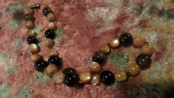 Necklace made of 44 cm, larger, brown mineral and approx. 1 cm shell pearls.
