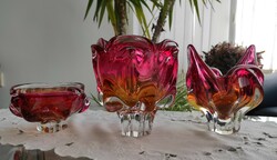 Gyönyörű három darabból álló bordó cseh ólomüveg dísztál készlet