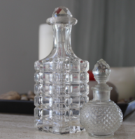 Art decos parfüm és whiskys csiszolt palackok, dekanter