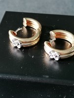 18K gold earrings with brilliant gemstones