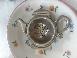 Masszív fém (alja ezüstözött) teaszűrő, tea szűrő, tea stainer silver plated, 12,5 cm széles
