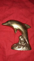 Gyönyörű súlyos tömör réz vízből kiugró delfin szobor asztali polcdísz 12 x 12 cm a képek szerint